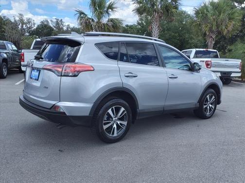 Photo 5 of 31 of 2017 Toyota RAV4 XLE