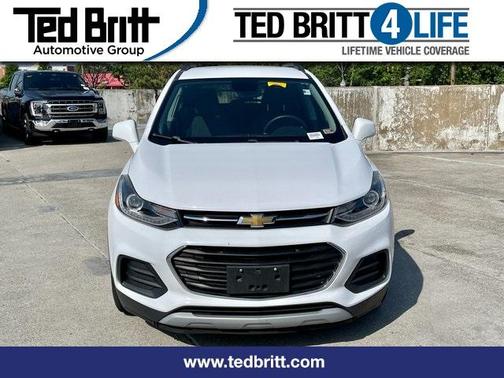 Photo 2 of 9 of 2017 Chevrolet Trax LT