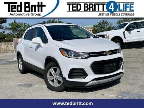 Photo 1 of 9 of 2017 Chevrolet Trax LT