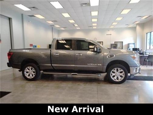 Photo 3 of 23 of 2018 Nissan Titan XD SV