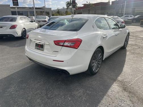 Photo 4 of 25 of 2019 Maserati Ghibli 3.0L