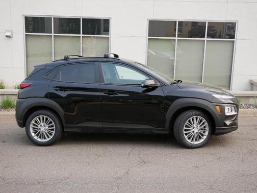 Photo 3 of 21 of 2021 Hyundai Kona SEL