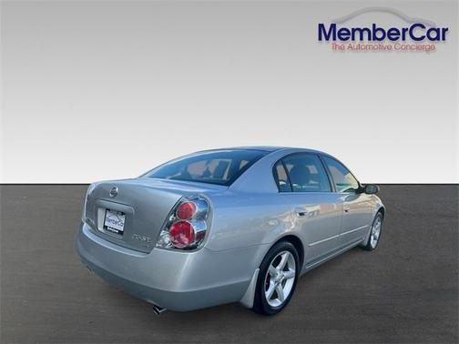 Photo 5 of 22 of 2006 Nissan Altima 3.5 SE