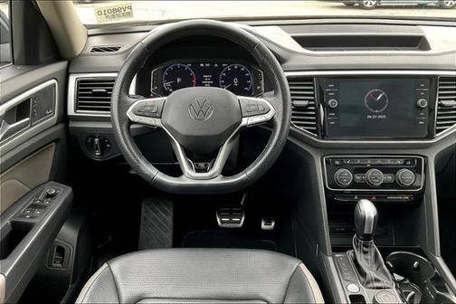 Photo 5 of 36 of 2021 Volkswagen Atlas 3.6 V6 SEL Premium R-Line
