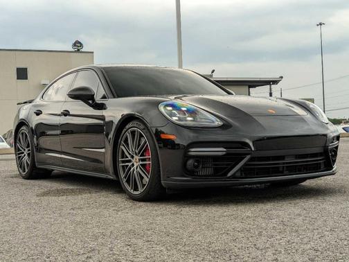 Photo 4 of 19 of 2017 Porsche Panamera Turbo