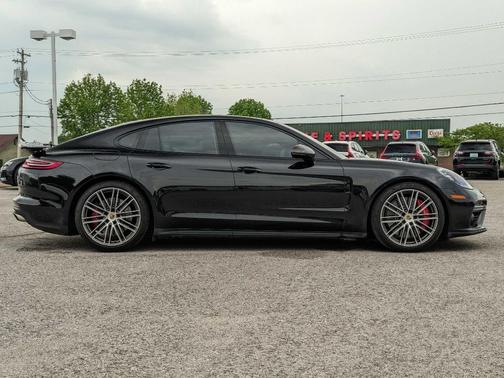 Photo 5 of 19 of 2017 Porsche Panamera Turbo