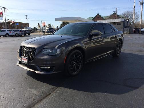 Photo 4 of 23 of 2021 Chrysler 300 Touring