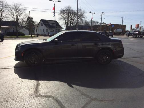 Photo 5 of 23 of 2021 Chrysler 300 Touring