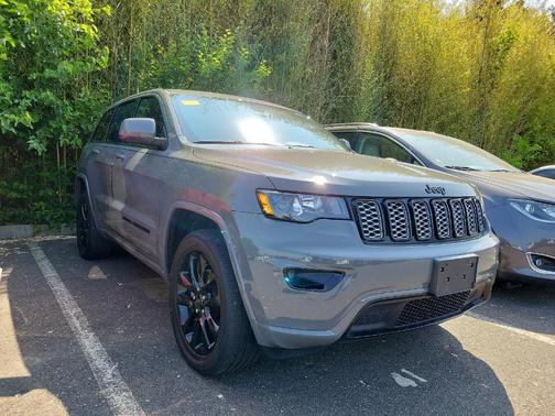 Photo 1 of 3 of 2020 Jeep Grand Cherokee Altitude