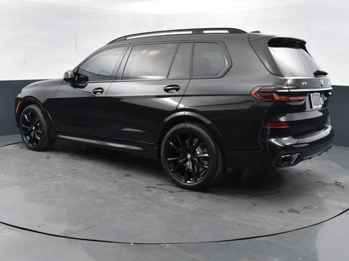 Photo 5 of 44 of 2023 BMW X7 M60i