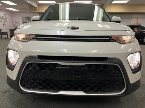 Photo 4 of 51 of 2020 Kia Soul LX