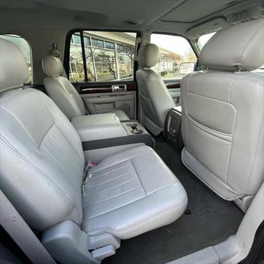 Photo 4 of 12 of 2004 Lincoln Navigator Luxury