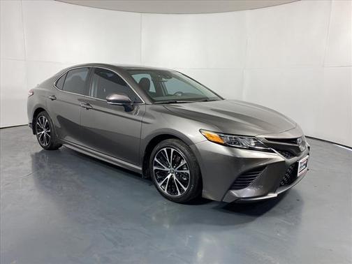 Photo 1 of 12 of 2020 Toyota Camry SE
