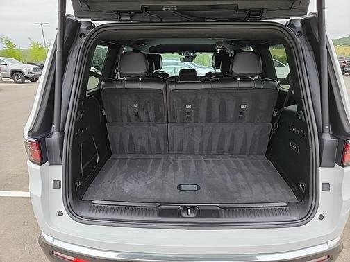 Photo 5 of 21 of 2022 Jeep Wagoneer Series III