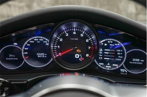 Photo 3 of 37 of 2019 Porsche Panamera RWD