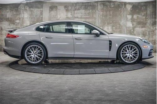 Photo 5 of 37 of 2019 Porsche Panamera RWD