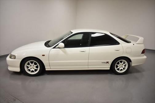 Photo 4 of 31 of 1996 Acura Integra Type R