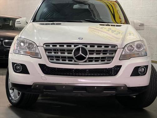 Photo 3 of 48 of 2011 Mercedes-Benz M-Class 4MATIC