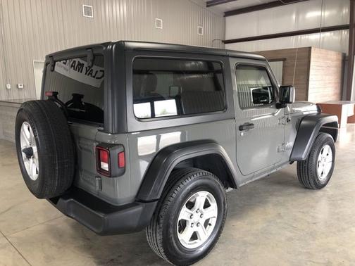 Photo 5 of 21 of 2020 Jeep Wrangler Sport S
