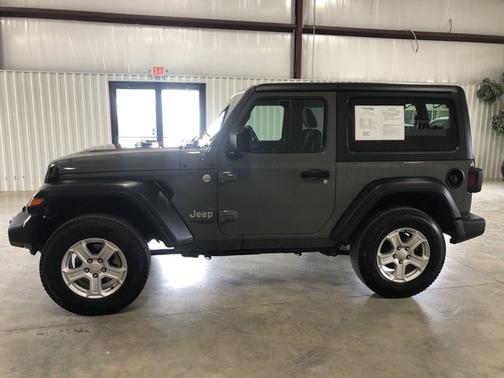 Photo 2 of 21 of 2020 Jeep Wrangler Sport S