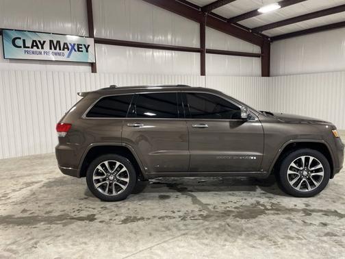Photo 3 of 34 of 2018 Jeep Grand Cherokee Overland
