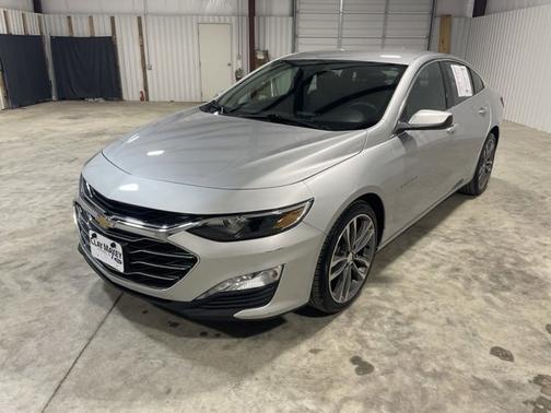 Photo 4 of 25 of 2021 Chevrolet Malibu LT