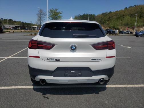 Photo 4 of 29 of 2022 BMW X2 xDrive28i