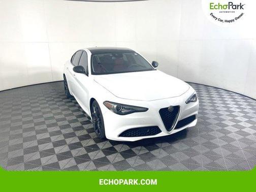Photo 1 of 29 of 2020 Alfa Romeo Giulia Base
