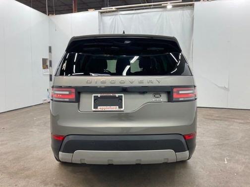 Photo 4 of 28 of 2017 Land Rover Discovery HSE