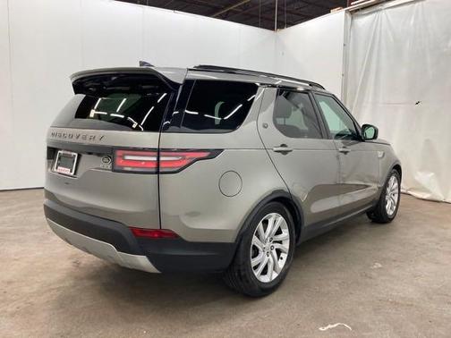 Photo 5 of 28 of 2017 Land Rover Discovery HSE