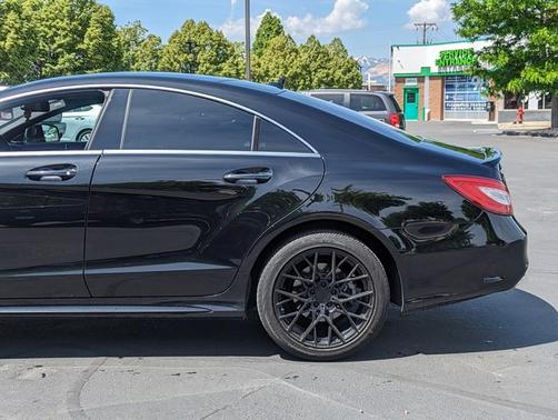 Photo 4 of 36 of 2016 Mercedes-Benz CLS-Class CLS 400