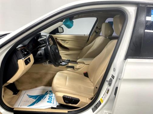 Photo 4 of 5 of 2013 BMW 328 i xDrive