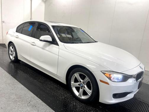 Photo 2 of 5 of 2013 BMW 328 i xDrive