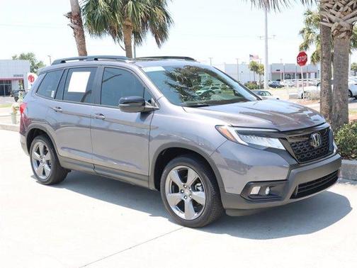 Photo 2 of 33 of 2021 Honda Passport Touring