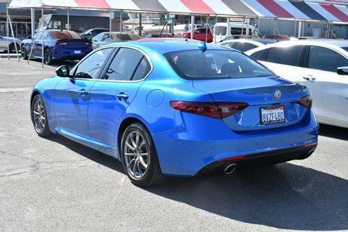 Photo 5 of 40 of 2020 Alfa Romeo Giulia Base