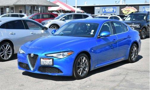 Photo 3 of 40 of 2020 Alfa Romeo Giulia Base