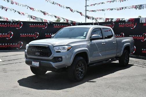 Photo 3 of 39 of 2021 Toyota Tacoma SR5