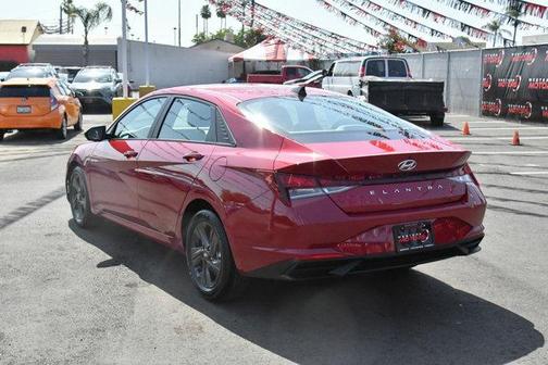 Photo 5 of 36 of 2021 Hyundai Elantra SEL