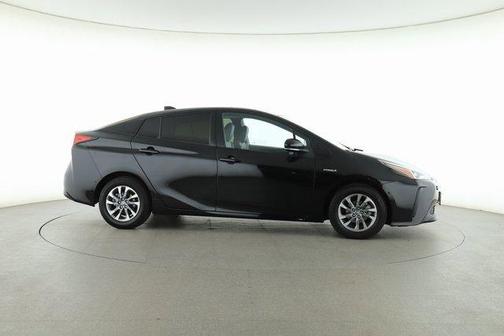 Photo 5 of 32 of 2021 Toyota Prius XLE