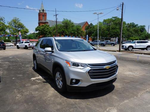 Photo 1 of 10 of 2021 Chevrolet Traverse LT Cloth