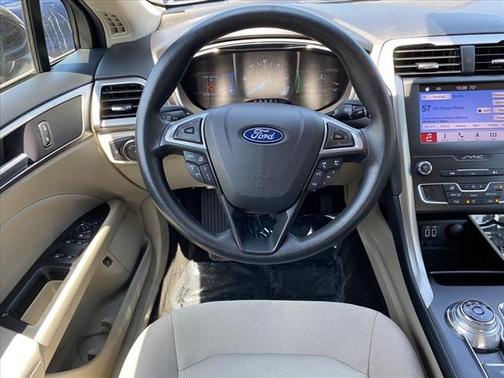 Photo 2 of 22 of 2019 Ford Fusion Hybrid SE