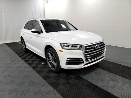 Photo 3 of 13 of 2019 Audi SQ5 3.0T Premium