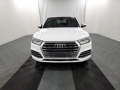 Photo 2 of 13 of 2019 Audi SQ5 3.0T Premium