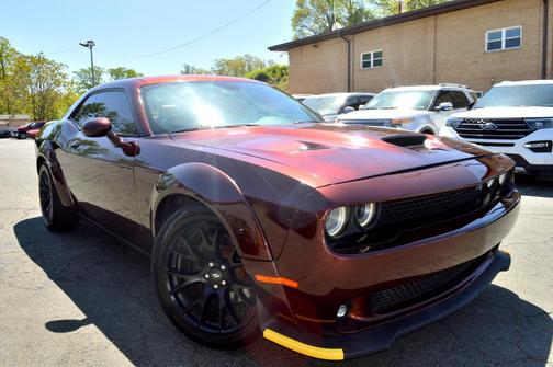 Photo 3 of 21 of 2017 Dodge Challenger R/T