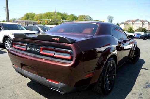 Photo 5 of 21 of 2017 Dodge Challenger R/T