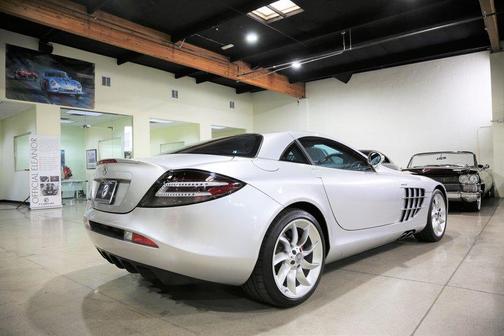 Photo 5 of 42 of 2006 Mercedes-Benz SLR McLaren