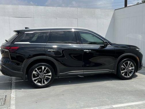 Photo 5 of 24 of 2023 INFINITI QX60 Luxe
