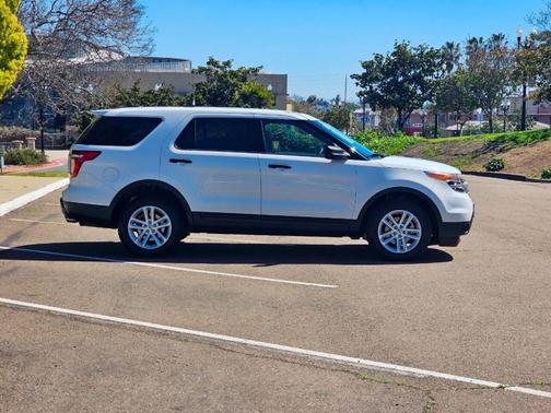 Photo 3 of 39 of 2015 Ford Explorer Base