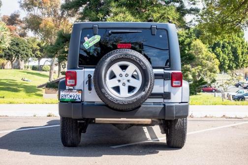 Photo 5 of 31 of 2017 Jeep Wrangler Unlimited Sport