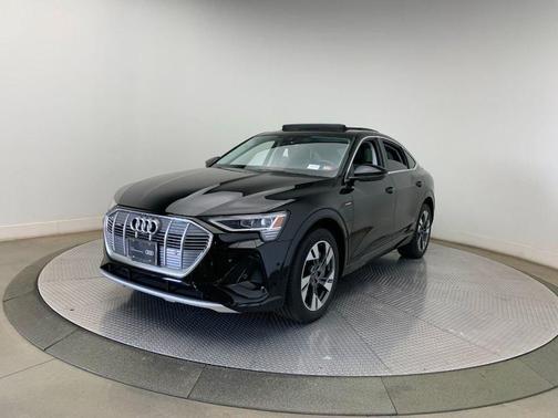 Photo 3 of 55 of 2022 Audi e-tron S line Premium
